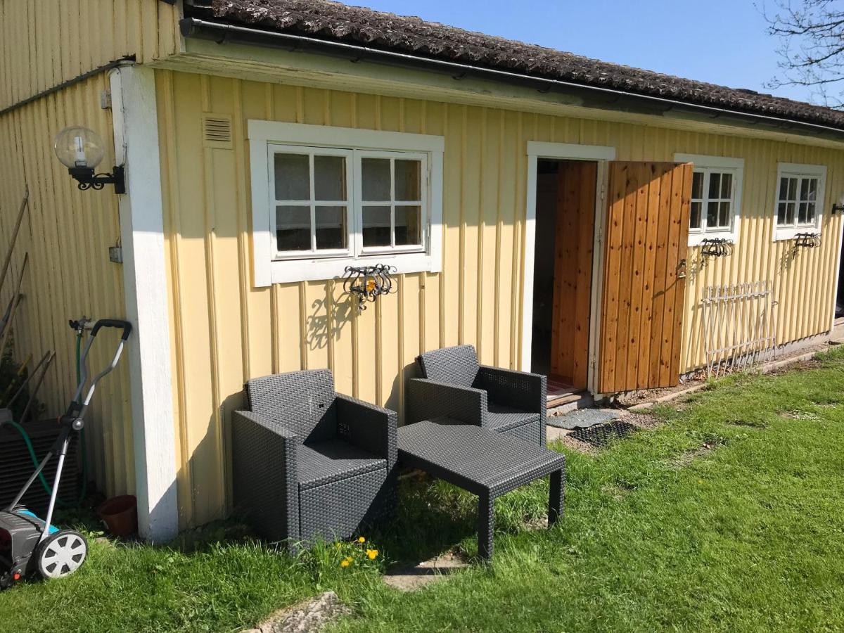 Gaeststuga I Loefsaeng Hajstorp Toreboda Ngoại thất bức ảnh