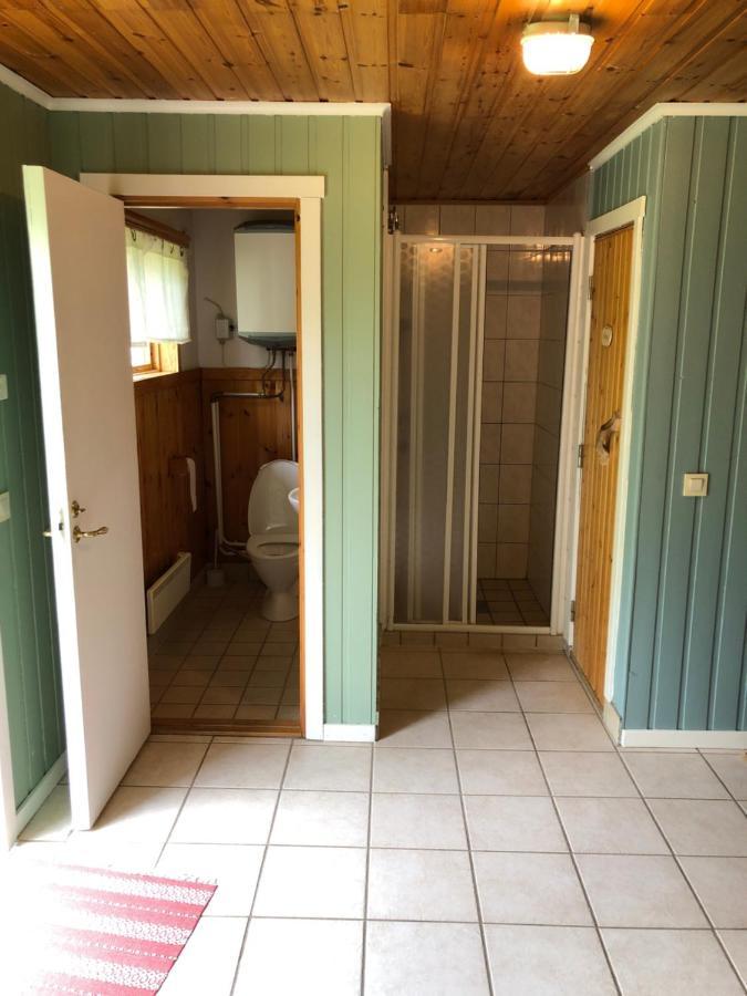 Gaeststuga I Loefsaeng Hajstorp Toreboda Ngoại thất bức ảnh