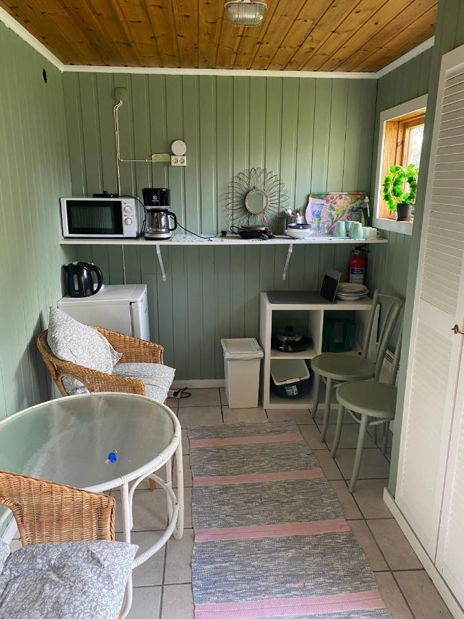 Gaeststuga I Loefsaeng Hajstorp Toreboda Ngoại thất bức ảnh
