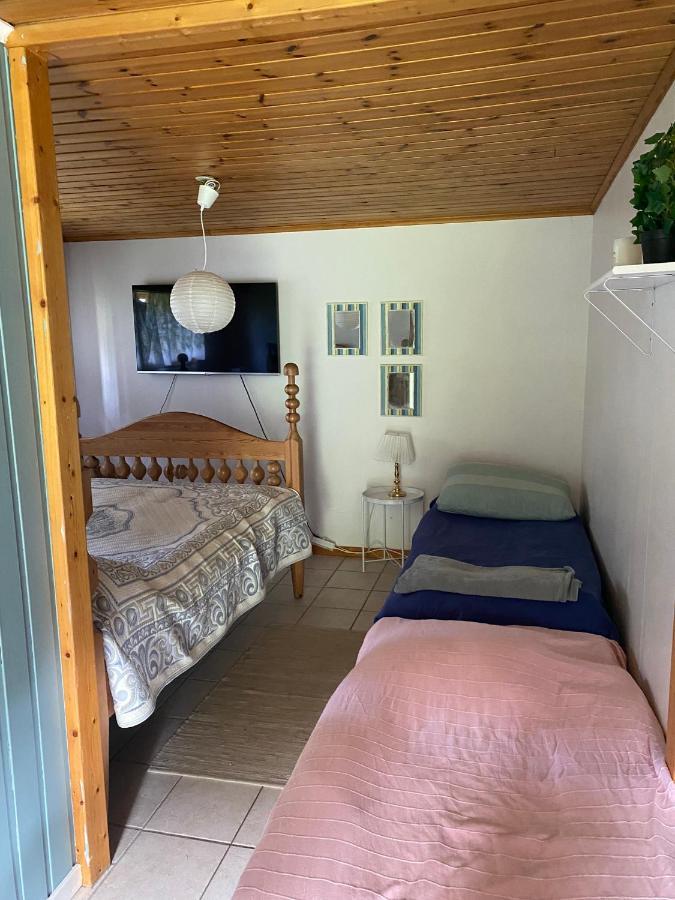 Gaeststuga I Loefsaeng Hajstorp Toreboda Ngoại thất bức ảnh